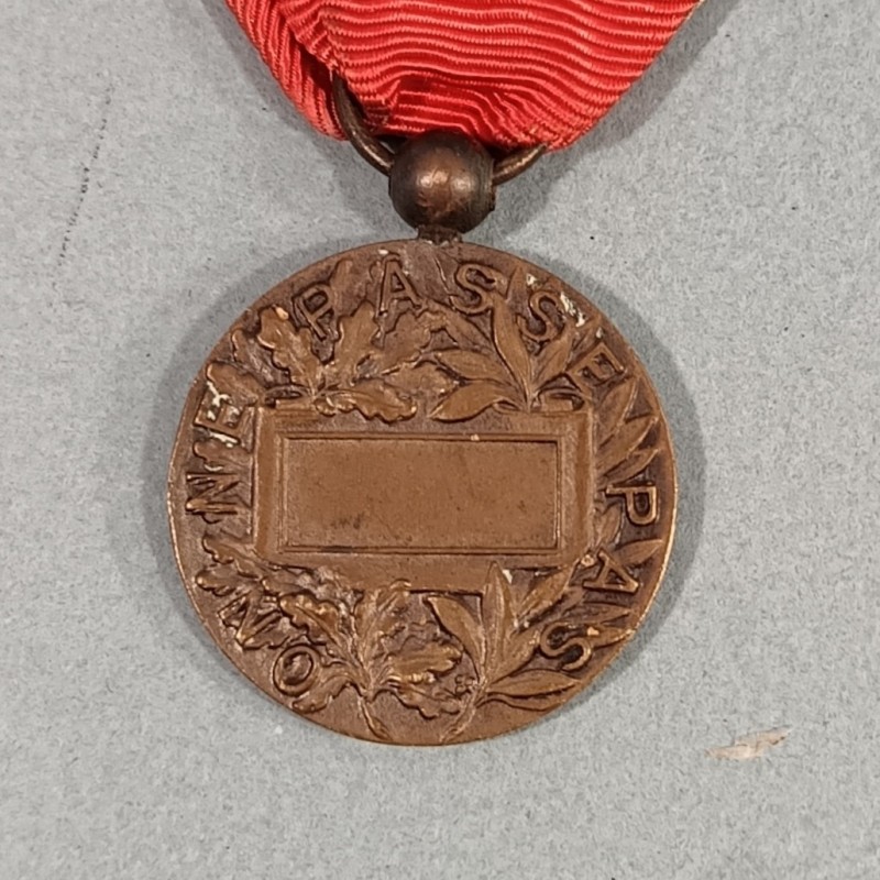 FRANCE MEDAILLE DE LA BATAILLE DE VERDUN ON NE PASSE PAS 21 FEVRIER 1916 MODELE ANONYME AVEC BARRETTE VERDUN